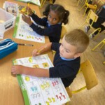 junior-infants-tackle-different-maths-problems-8
