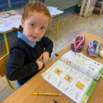 junior-infants-tackle-different-maths-problems-9
